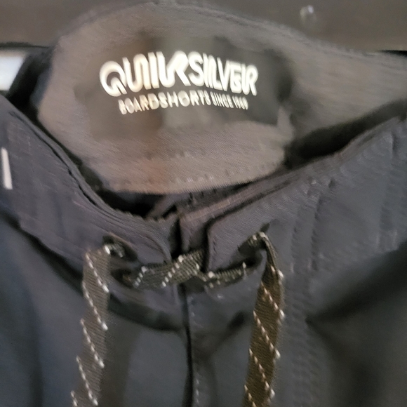 Quicksilver Men's Highline Skull Chain 18 Boardshort  Swim Trunk Size 40 - Picture 13 of 13